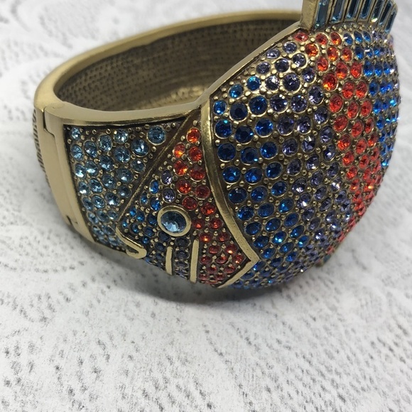 Heidi Daus designer dazzling crystal fish bracelet statement clamper hinge - Picture 7 of 7